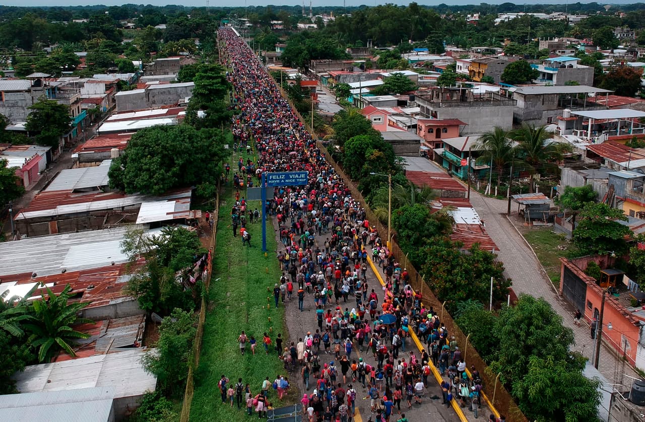 La llegada de la caravana al puente internacional entre Guatemala y México en Tecún Umán, Guatemala, el 19 de octubre de 2018. Un segundo grupo masivo llegó al mismo punto 10 días después.