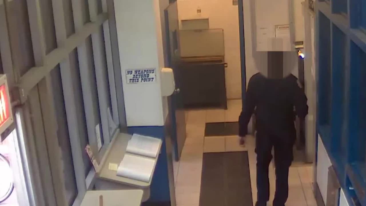 Oficiales de prisiones de Nueva York son acusados de dejarse sobornar por vendedores de marihuana en la cárcel 