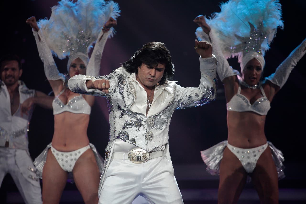 Con todo el estilo del comediante, el baile sorprendió a todos los jueces, pero más a Miguel Bosé: "Yo pensaba que los extraterrestres no existían, aquí tengo la prueba de que sí existen", le dijo a Albertano.