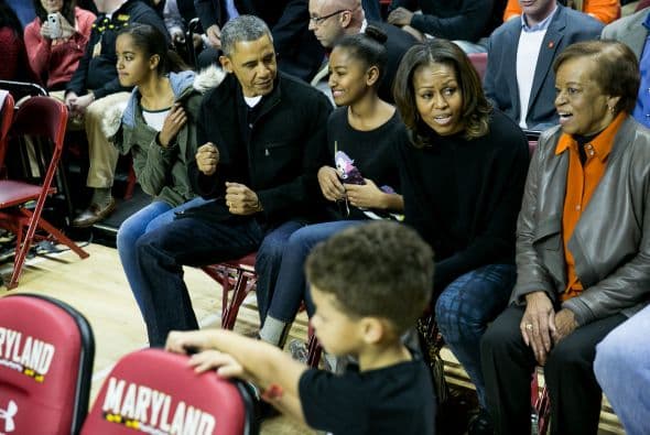 La primera dama siempre se ocupa de la salud, disciplina y éxito de sus hijas, antes que de la política, aunque en ambas tareas se saca un 10. Ha demostrado que además de ser una profesionista exitosa, madre dedicada y luchadora incansable, es una icono de moda y 'glamour'. Sin duda, ella es ejemplo y motivación para muchas madres que deben ser líderes, fuera y dentro de casa.