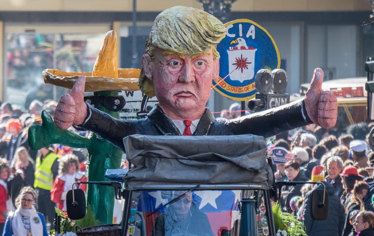 <b>Frankfut, Alemania. </b>Una figura de Donald Trump deambula por las calles. 26 de febrero de 2017.