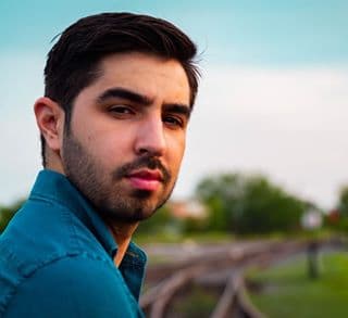 Y es que según Joss Favela, él vive es así: “Mi vida no está rodeada de todo lo material ni nada de eso. Porque 
<b>me criaron aprendiendo a disfrutar de las cosas más simples</b>, porque a la larga son las que más llenan”.