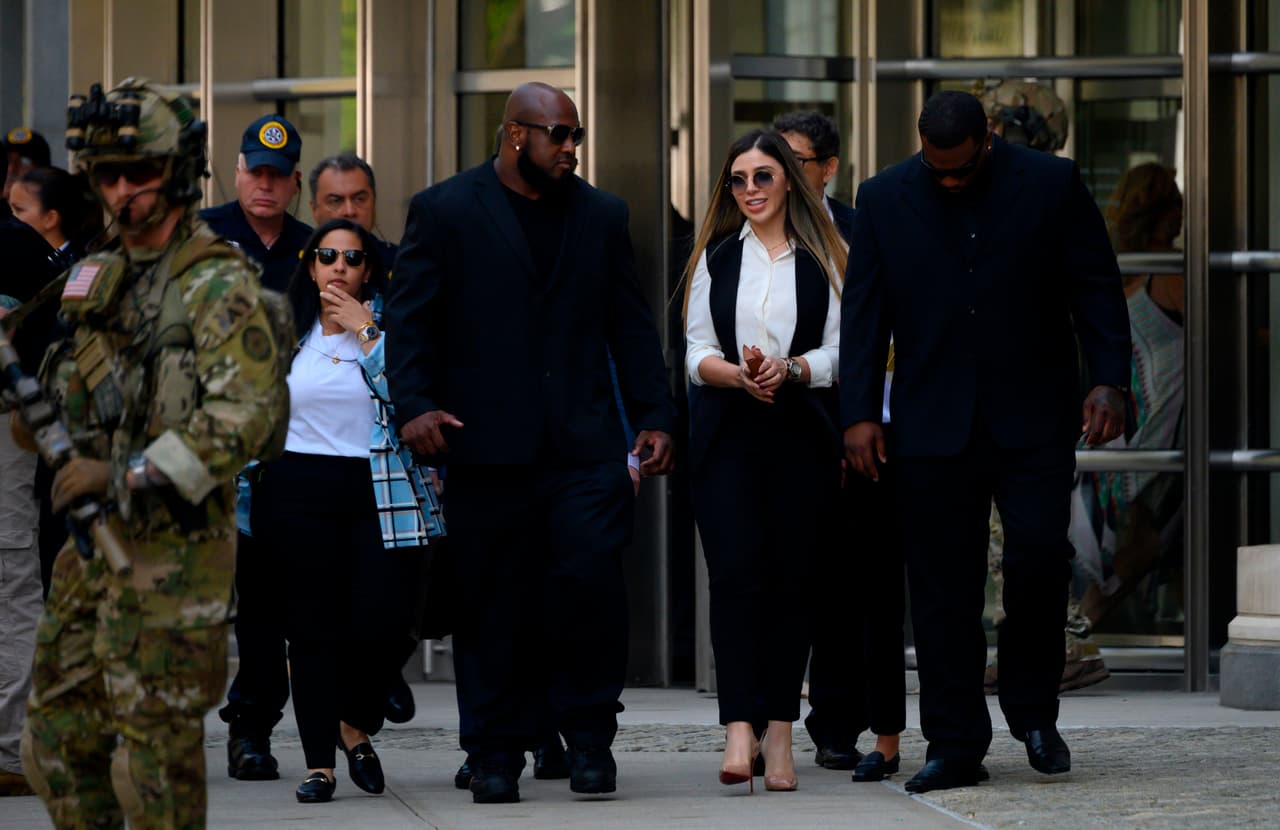 La liberación de Emma Coronel Aispuro ha generado gran interés, ya que su vida y su relación con uno de los narcotraficantes más infames del mundo han estado bajo la lupa de la opinión pública durante años. Su historia continúa siendo un tema de atención y debate en la actualidad.