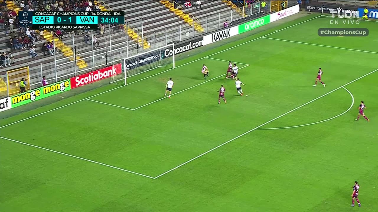 ¡TIRO ATAJADO! disparo por Ali Ahmed.