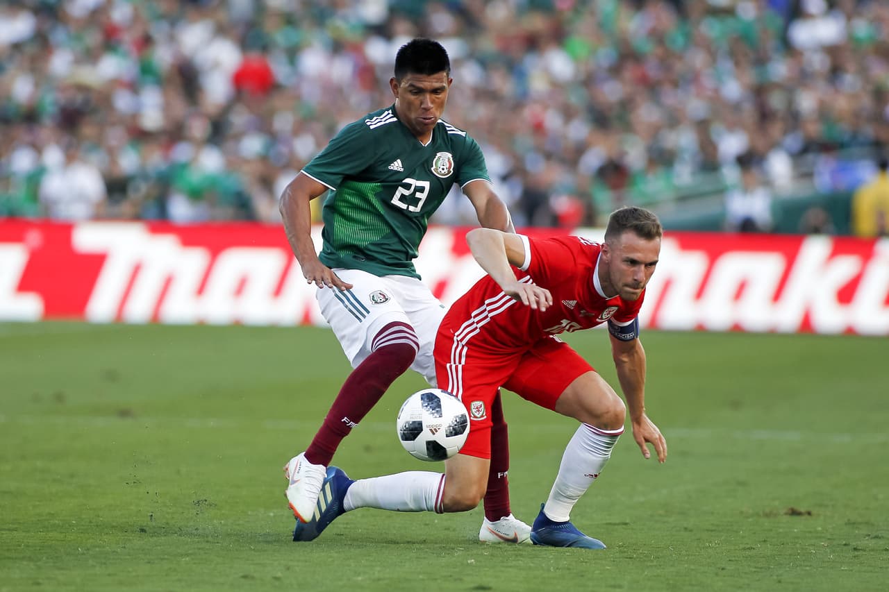 JESÚS GALLARDO
<br>Fue titular porque Miguel Layún no ha reportado todavía con la selección, pero Gallardo sigue viéndose más como un volante ofensivo que como un lateral que genere confianza atrás. Está seguro en la lista, pero su juego es muy gris como para ir de inicio. 
<br>
<i>Calificación 5 </i>