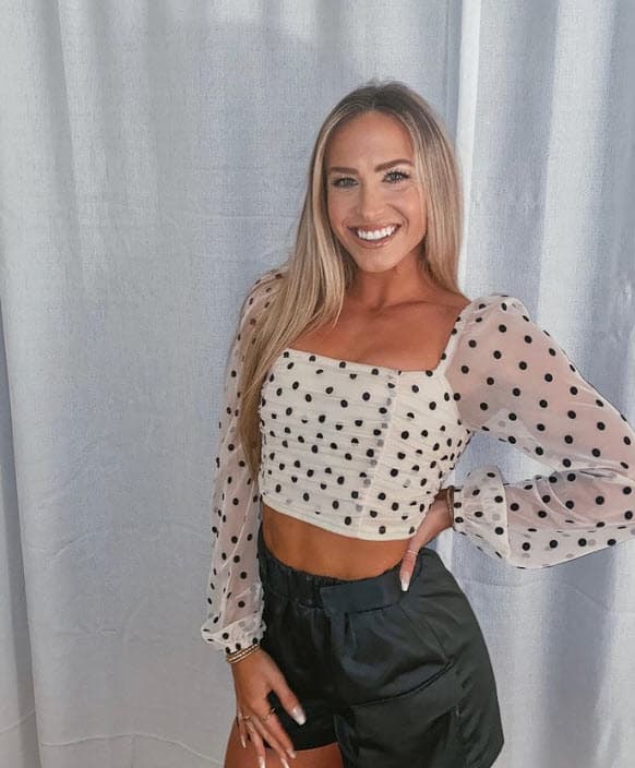 A la modelo y fisicoculturista se le relaciona con Rodríguez desde mayo del año pasado y aunque no han confirmado públicamente su noviazgo, recientemente se les vio besándose.