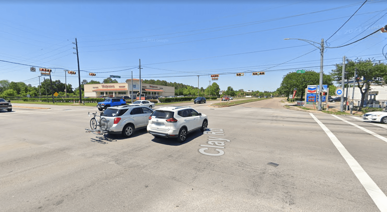 Clay Rd y Barker Cypress Rd: Tuvo en promedio 36 accidentes. Además, está muy cerca a varias escuelas por lo que puede ser un añadido en cuanto a su peligrosidad.