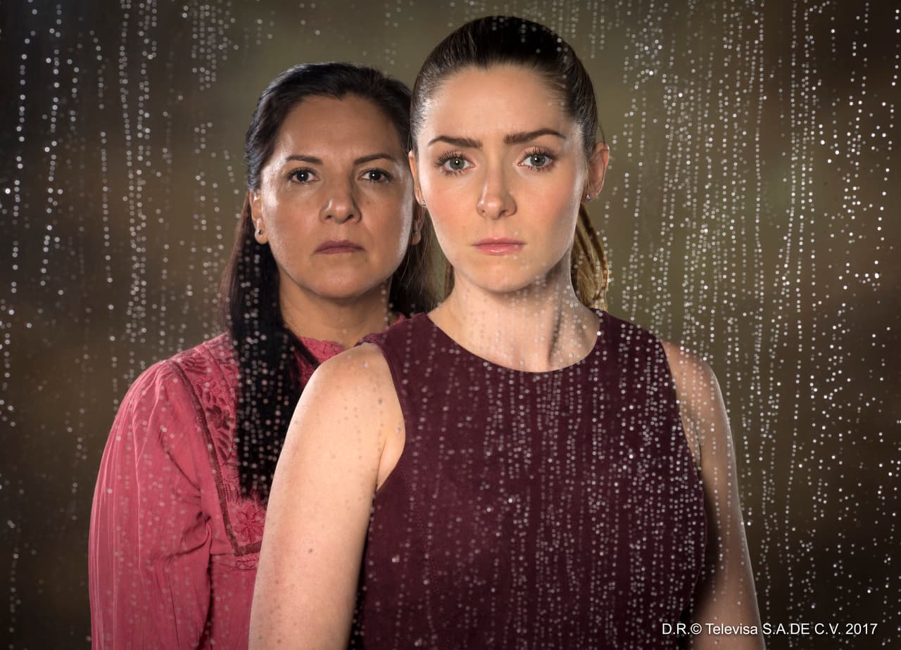 <b><a href="http://www.univision.com/temas/ariadne-diaz">Ariadne</a></b> le da vida a
<b><a href="http://www.univision.com/novelas/la-doble-vida-de-estela-carrillo/ariadne-diaz-es-estela-carrillo-en-la-doble-vida-de-estela-carrillo">'Estela'</a></b>, una mujer que luchará por su hija y buscará hacer lo que sea para salvar su vida, aunque esto implique comprar una nueva identidad.