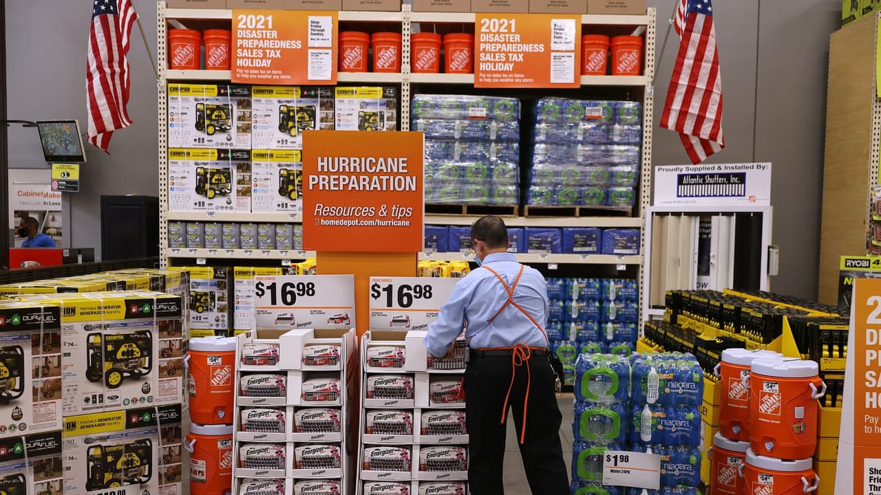 Así puedes ahorrar dinero esta semana al comenzar la temporada de huracanes en Florida
