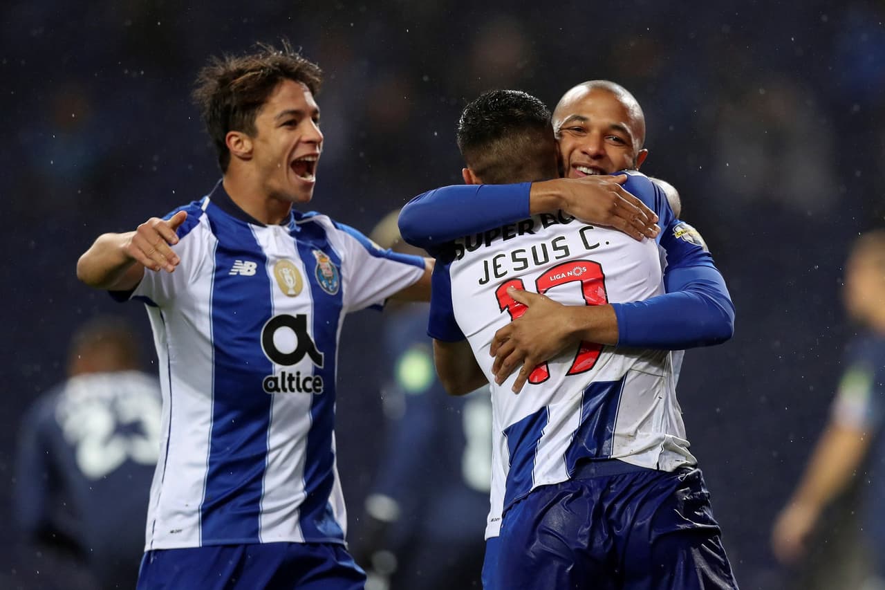 En fotos: Porto supera 3-0 al Belenenses con participación de Herrera y Corona