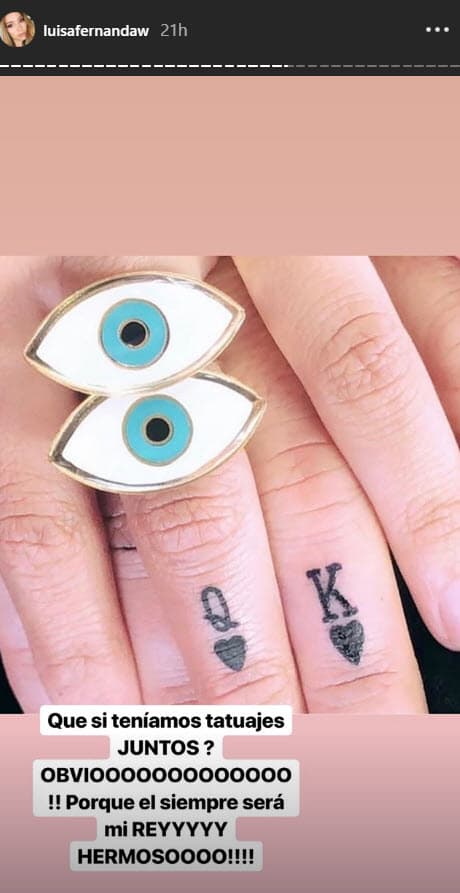 Luisa Fernanda también compartió otra imagen del tatuaje en sus historias de Instagram, en donde se aprecia que en su dedo lleva la 'Q' que hace referencia al naipe de reina de corazones, mientras el de Legarda lleva la 'K' de rey de corazones.
<br>