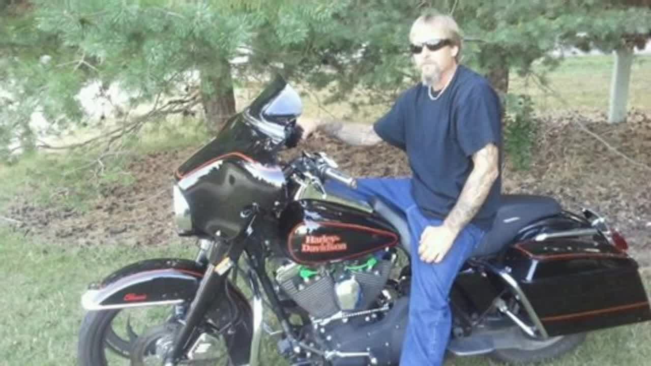 Un perro lo lamió, lo infectó con una bacteria y terminaron amputándole manos y piernas