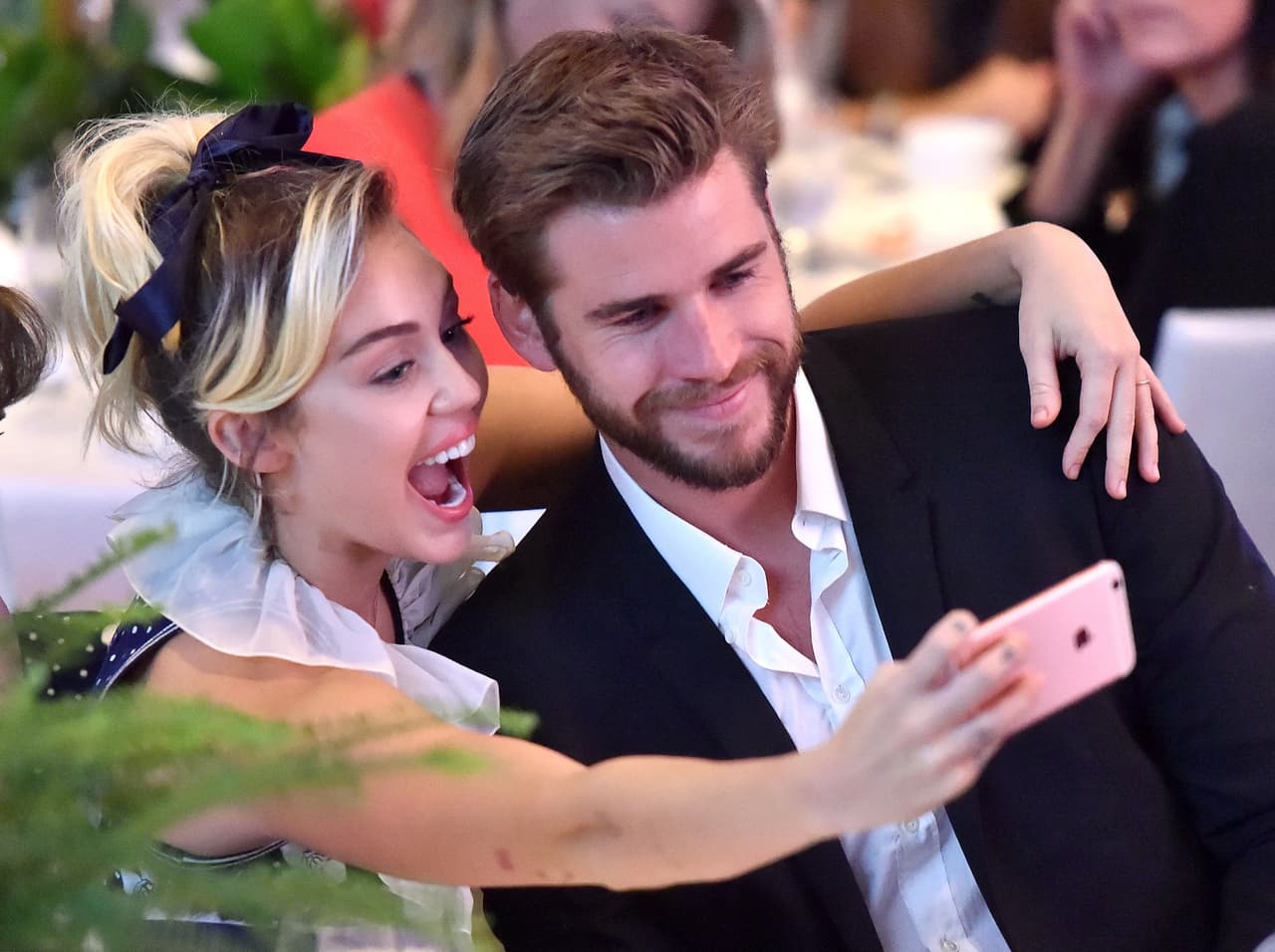 Se sacaron fotos con el teléfono de Miley, muy risueños.