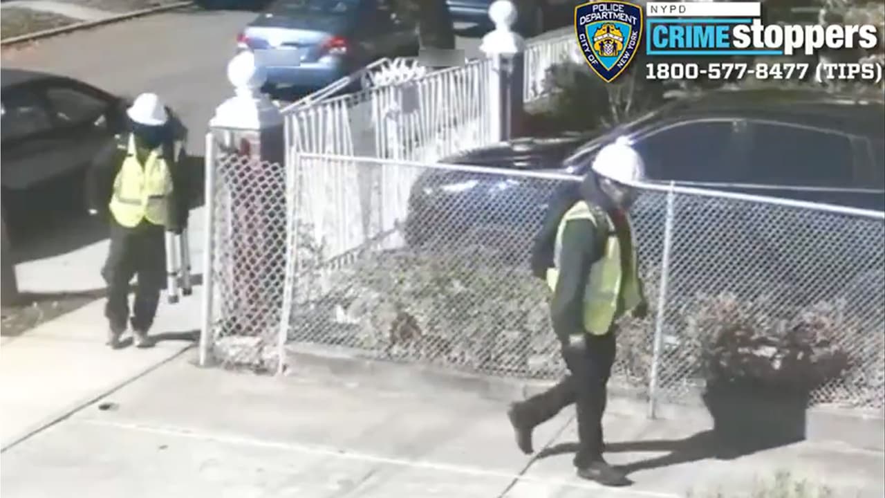 Dos de los presuntos ladrones iban disfrazados de trabajadores de la construcción.