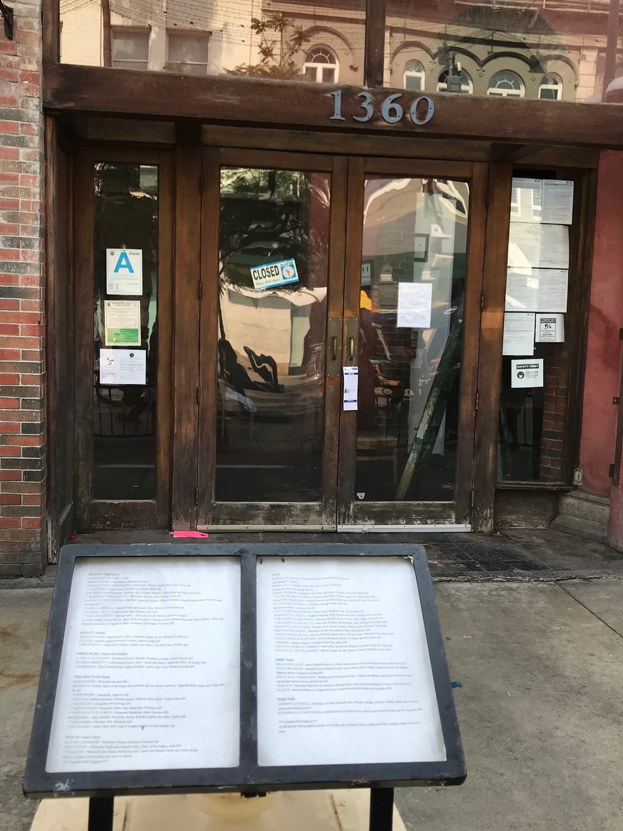 No todos los restaurantes pudieron abrir, ya que para algunos los gastos de reapertura con las nuevas medidas de seguridad, salubridad y protección representaba más gastos que recuperación.