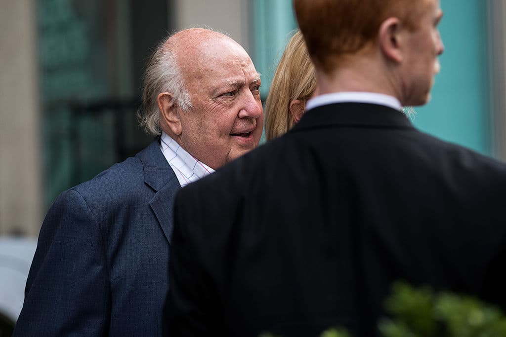 El jefe de Fox News renuncia en medio de denuncias de acoso sexual