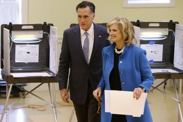 Tras votar, Romney se subió a su autobús de campaña rumbo al aeropuerto para volar a Cleveland (Ohio), y después a Pittsburgh, (Pensilvania), donde se reunirá con votantes y activistas, reportó Efe.