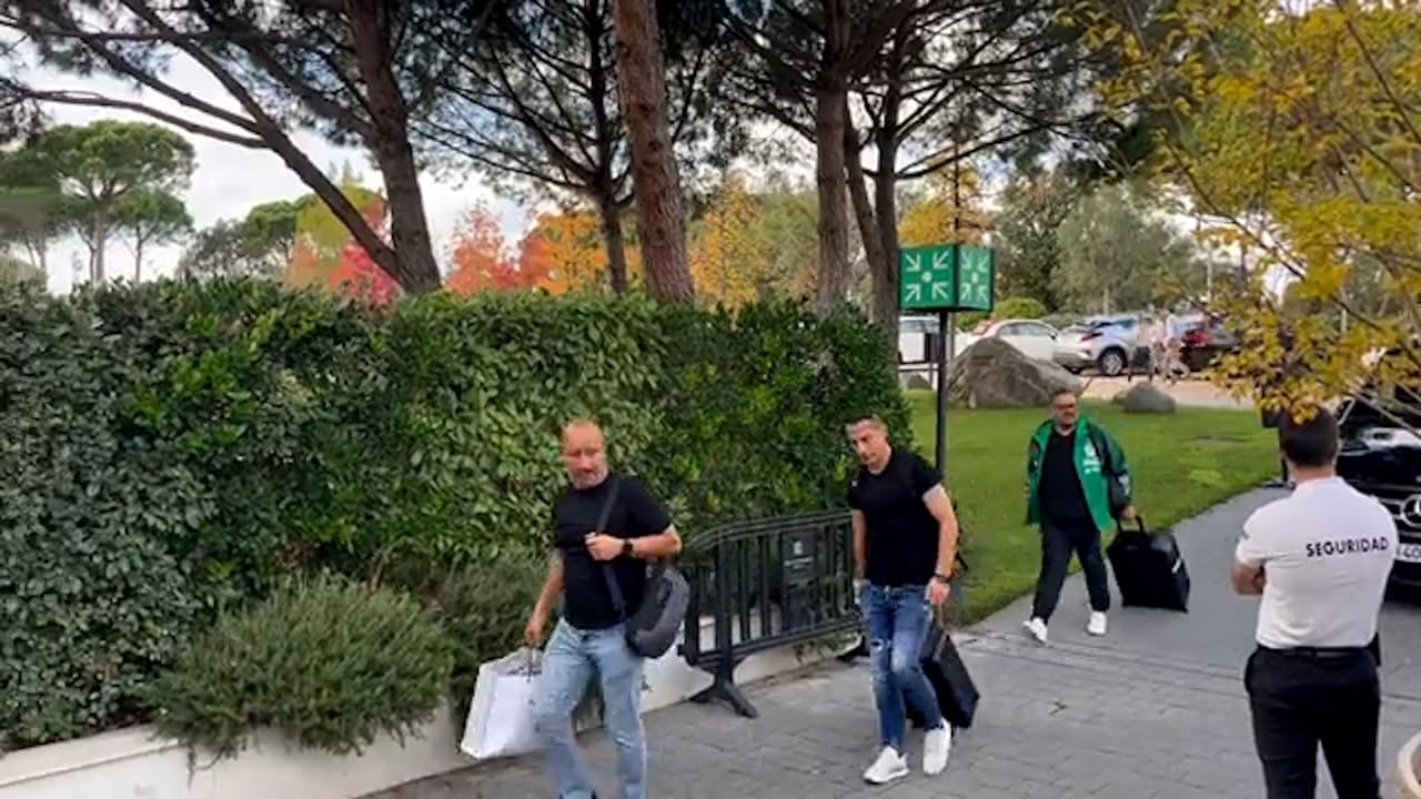 ¡El capitán está con el Tri! Guardado llegó a la concentración de México