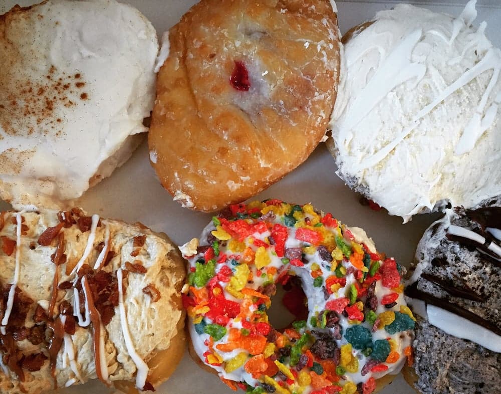 <b>Beiler's Bakery</b>
<br>Dirección: 51 N 12th St Philadelphia, PA 19107
<br>Teléfono: (267) 318-7480
<br>Sitio web: 
<a href="https://www.beilersdoughnuts.com/">https://www.beilersdoughnuts.com/</a> 
<br>
<b><a href="https://www.yelp.com/map/beilers-bakery-philadelphia">Cómo llegar</a></b>
<br>
<br>Un usuario de Yelp dijo: “Comí de estas donas durante un mes, tal vez un poco más. Son increíbles, adictivas y te hacen sonreír”.