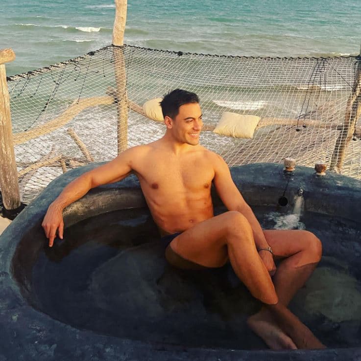 <b>#2</b>
<br>A inicios de 2022, 
<a href="https://www.univision.com/famosos/carlos-rivera-y-cynthia-rodriguez-disfrutan-de-unos-dias-en-el-paraiso-fotos">Carlos Rivera y Cynthia disfrutaron unas paradisiacas vacaciones en Tulum</a>, destino perfecto para que el cantante fascinara a miles con su físico en traje de baño