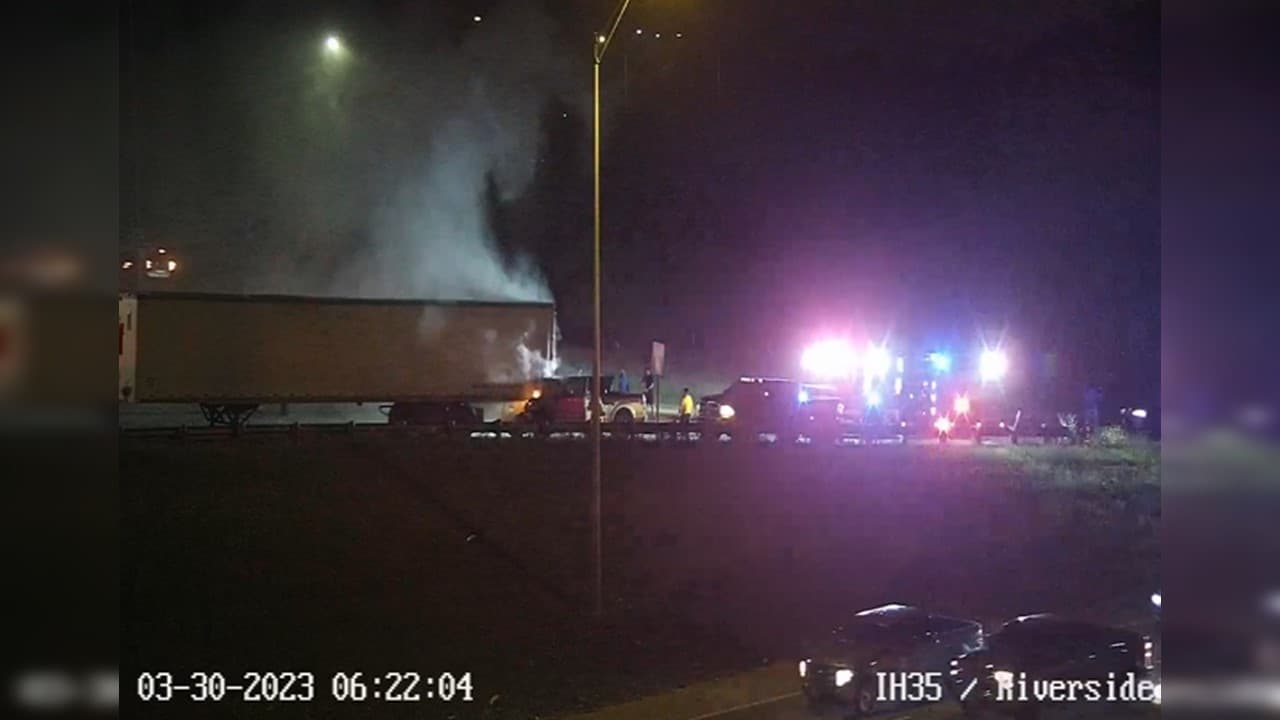 Persona herida en accidente entre camioneta 'pick up' y camión en la interestatal I-35