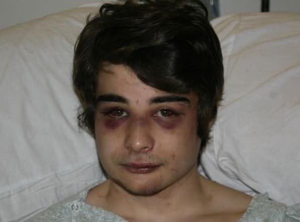 Adolescente de 19 años de Oak Lawn es acusado de matar a su madre a puñaladas