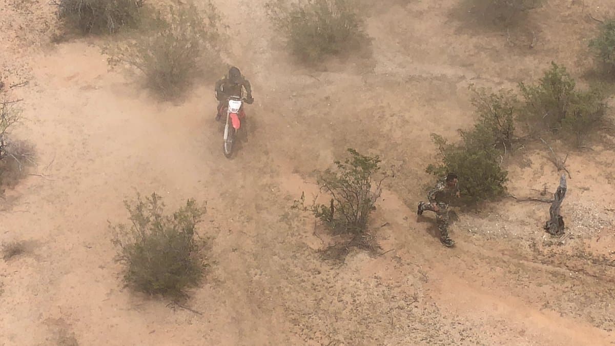 “Las organizaciones transnacionales de droga despliegan a estos vigías, utilizan métodos de comunicación resistentes y de alta tecnología”, agregó la funcionaria.