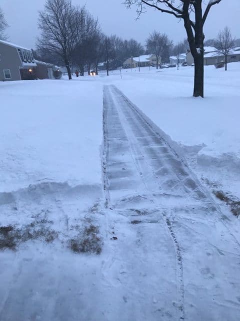 La advertencia de tormenta invernal se mantiene vigente hasta las 6 pm para el noreste de Illinois y el noroeste de Indiana. Así que extreme precauciones.
