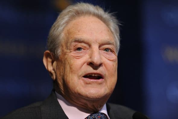 7. GEORGE SOROS " Las inversiones en oro y valores asociados, además del rendimiento de sus acciones empujaron la fortuna del empresario en $7,800 millones, con lo que logró acumular unos $22 mil millones que lo colocaron dentro de los primeros diez millonarios de Estados Unidos.