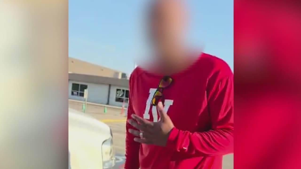 "Me dejó marcado": estudiante de Dallas denuncia que su entrenador lo golpeó por perder su casco