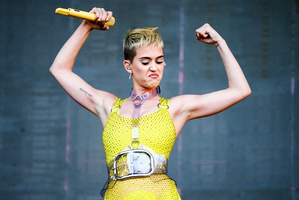 <b>Katy Perry</b> llevó su ‘
<b><a href="https://www.youtube.com/watch?v=CevxZvSJLk8" target="_blank">Roar</a></b>’ a su presentación para el Show del medio tiempo del Super Tazón 2015, pero desde el 5 de septiembre del 2013 había lanzado su video que tiene más de 2.9 billones de vistas.