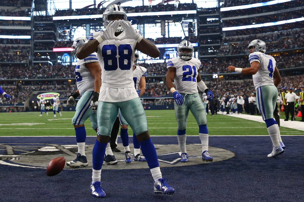 ARLINGTON, TX - NOVEMBER 20: Dez Bryant #88 of the Dallas Cowboys celebrates after catching a touchdown pass from quarterback Dak Prescott #4 during the third quarter against the Baltimore Ravens at AT&T Stadium on November 20, 2016 in Arlington, Texas. (Photo by Tom Pennington/Getty Images)