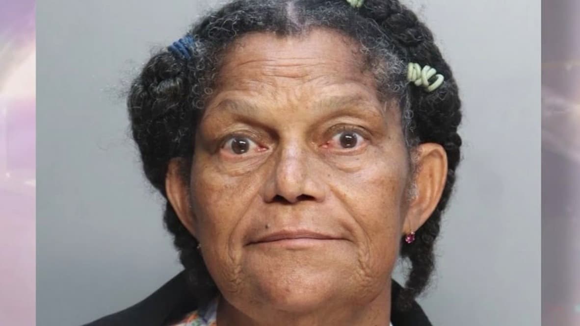 Mujer de 74 años es acusada de chocar a un motociclista en Hialeah y huir del lugar