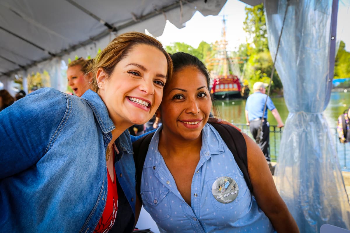 A la espera de su segundo hijo, María Esther pasó un adorable rato con su hermosa hija y su esposo desde el lugar más feliz del mundo.