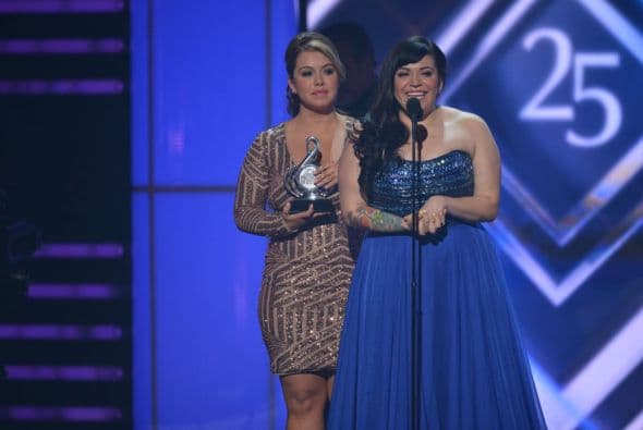 'La Diva de la Banda' también se llevó el premio a Canción Pop del Año por 'A Cambio de Que', Artista Femenino del Año, Artista Femenino Mexicano del Año y Artista Premio Lo Nuestro del Año.