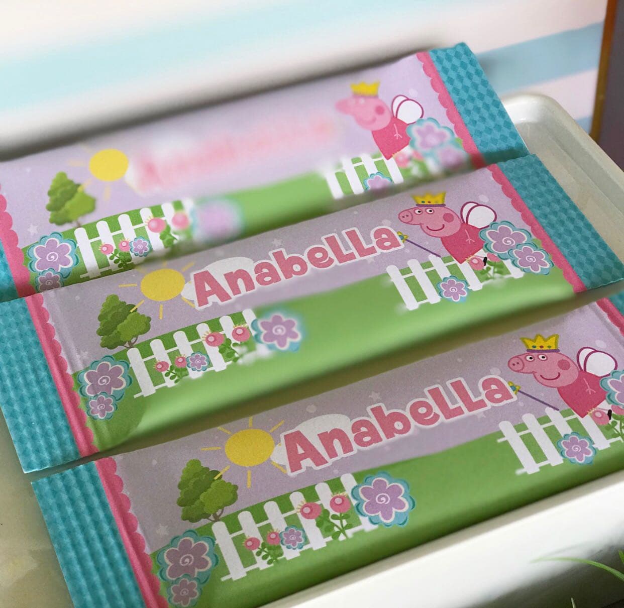 Las decoraciones de todos los postres llevaban el nombre de la festejada.