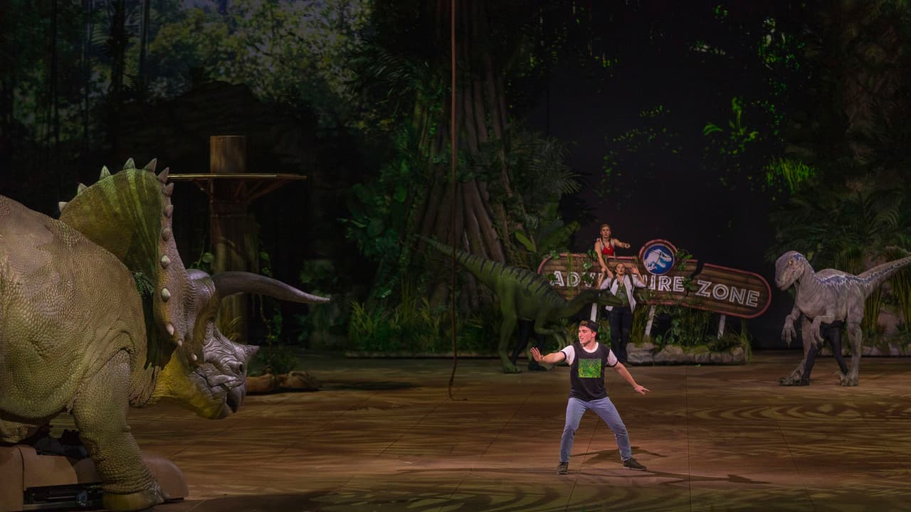 Jurassic World Live Tour
<b>cuenta con un argumento original y auténtico</b>, con la ayuda de actores y efectos especiales que garantizan recuerdos que durarán unos 65 millones de años más.