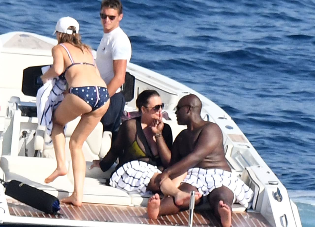 A principios del mes de julio, la pareja disfrutó de unas vacaciones en el sur de Francia, donde se les vio de lo más románticos tras intercambiar besos y caricias.