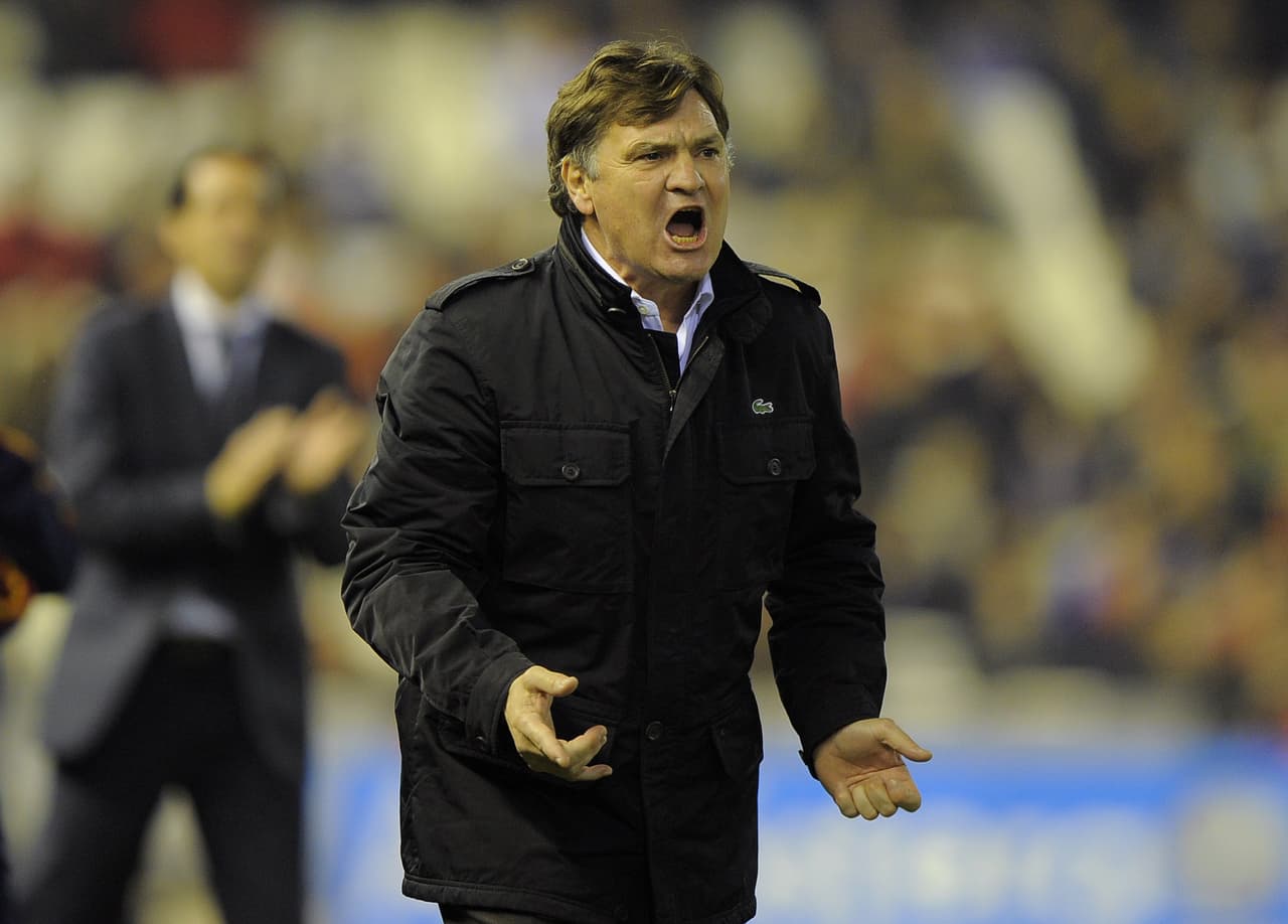 Sin Aguirre, el Osasuna comenzó a perder su identidad como escuadra luchadora e inagotable. Por ello ficharon al dt español José Antonio Camacho, que tampoco dio resultados.