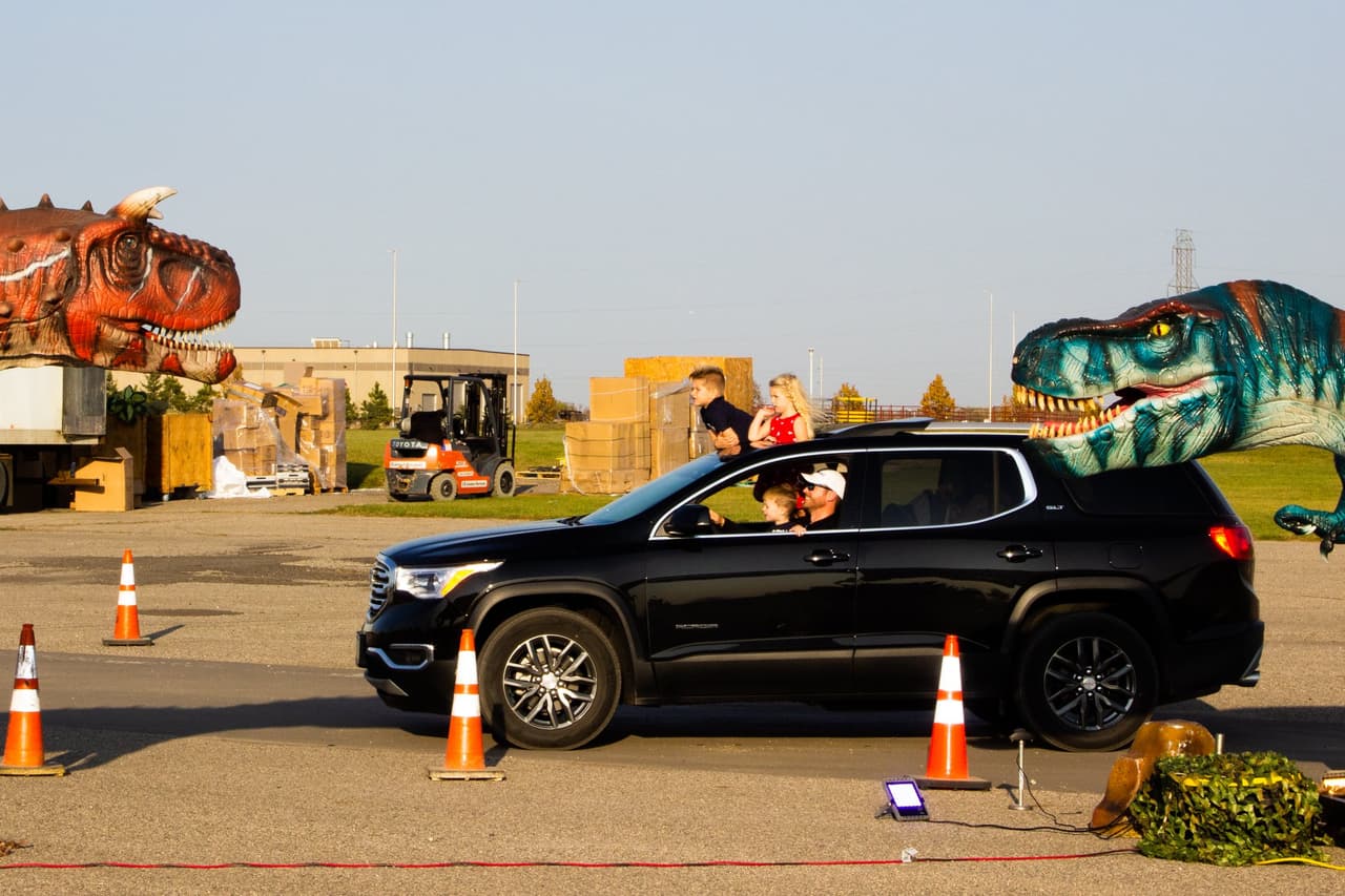 <b><a href="http://jurassicempire.com/bakersfield.html" target="_blank">Los boletos por vehículo van desde los $55 a los $90 </a></b>d ependiendo de la capacidad del automóvil y si es día de semana o sábado, domingo.
<br>