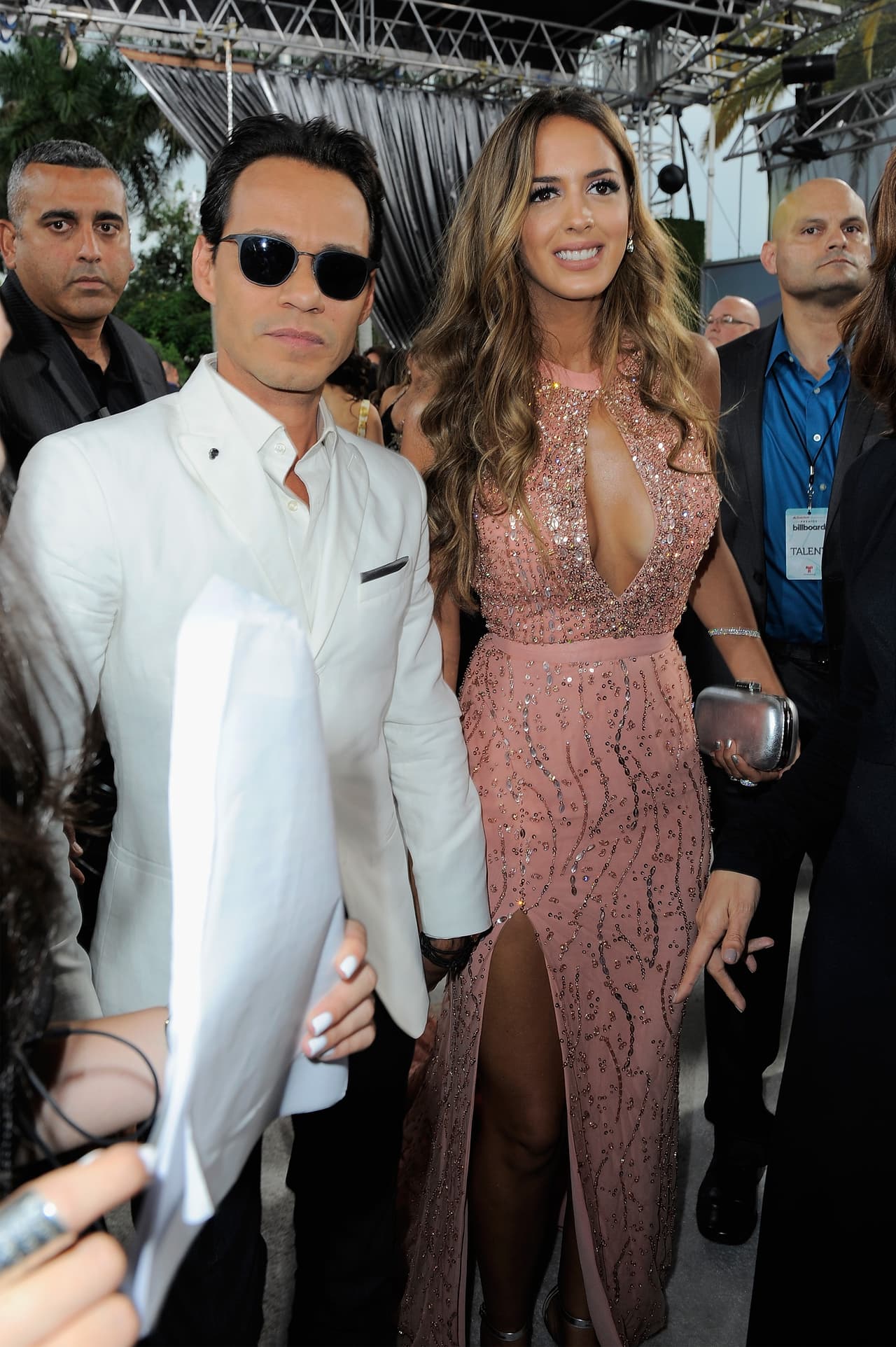 Su separación se confirmó exactamente después de que el salsero y JLo se dieran un beso sobre el escenario de Latin GRAMMY, aunque aún no es un hecho que entre ellos haya una reconciliación.