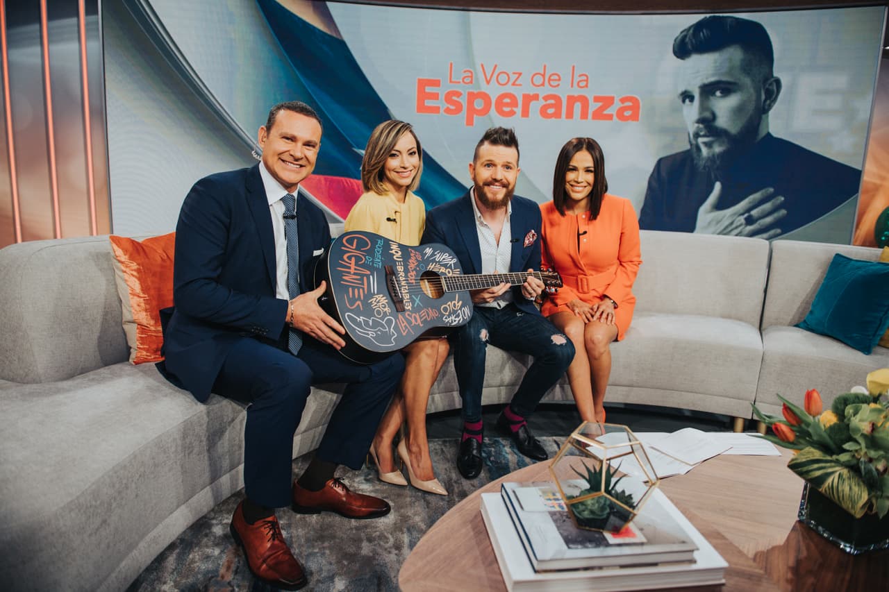 Daniel Habif nos inspiró con su mensaje de esperanza y nos regaló esta hermosa guitarra.