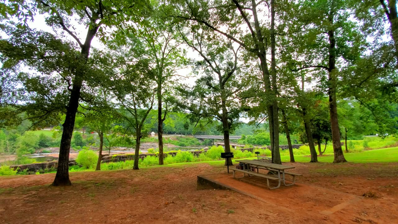 En el parque también podrás pasar el día para hacer un picnic o pasar la noche en vehículo recreativo, tienda de campaña o yurtas.