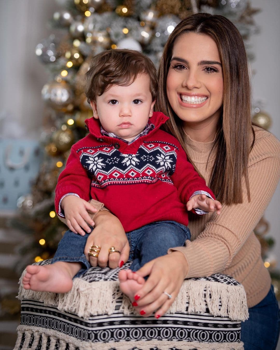Uno de los consentidos de este recuento, el pequeño Diego, ilumina el rostro de su mami en estas fiestas.