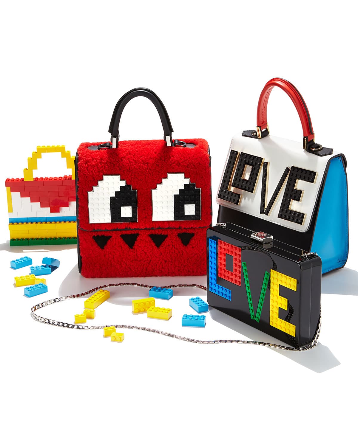 Les Petits Joueurs. Un clutch hecho de cubos Lego o como armado con pixeles es una divertida forma de llamar la atención. Frases como nerd, love o late adornan estos bolsos ideales para las más atrevidas. ($750 aprox. en pre-order; bergdorfgoodman.com)