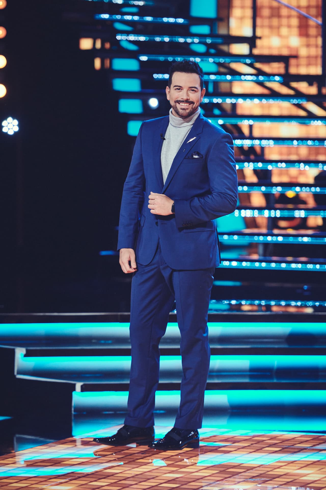 El presentador mexicano ha descatado en el show de baile no sólo por su sencillez sino también por su carisma.