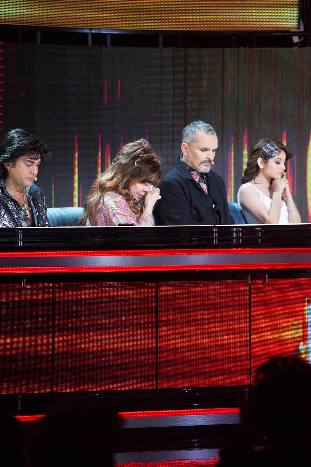 La intérprete del tema principal de Pequeños Gigantes aseguró que comprenderá mucho "a los chicos por ese tema". Agregó que es precisamente este perseguir tu sueño y querer ser mejor cada vez "lo que te hace más fuerte". Karol señaló: "Ya llegará el momento en que podrán estar con su familia, mientras eso ocurre yo estaré ahí para llorar por ellos".