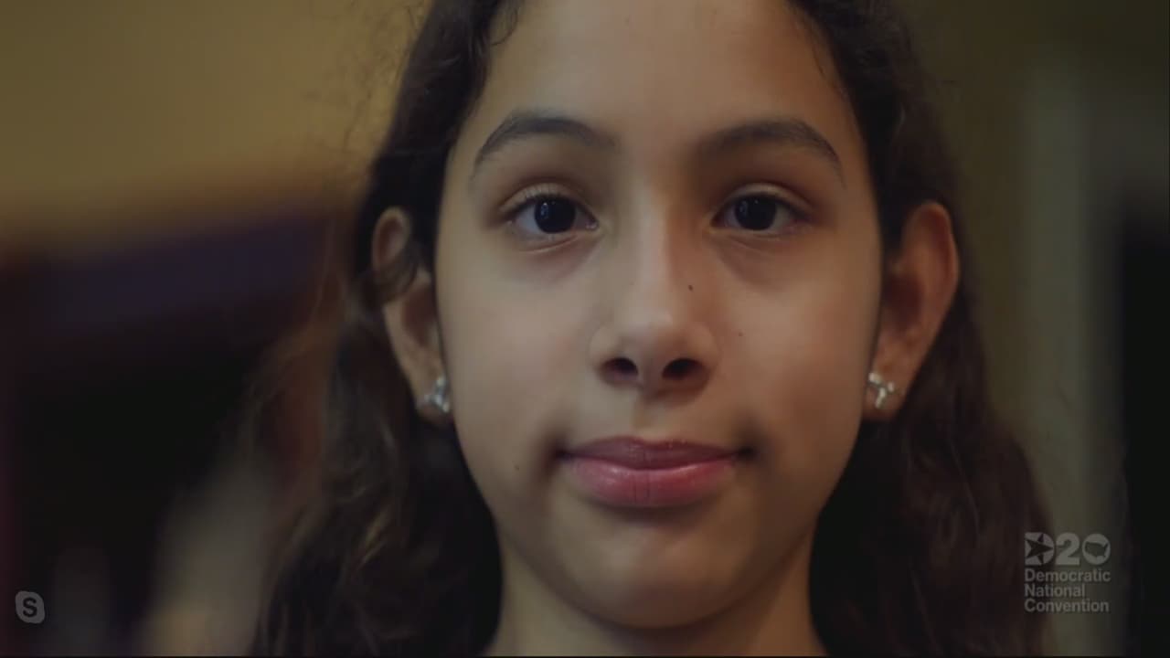 Su padre es marine y votó por Trump. Su madre fue deportada: la joven latina que reprochó al presidente su política migratoria