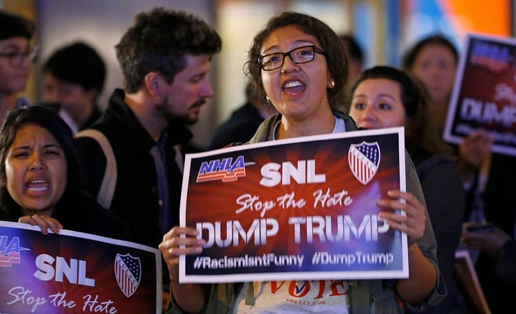 Protesta contra Trump ante NBC