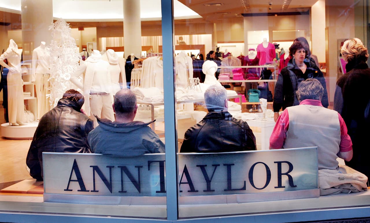 La empresa Ascena Retail Group, propietaria de las tiendas Ann Taylor, se declaró este jueves en bancarrota por la pandemia del coronavirus.